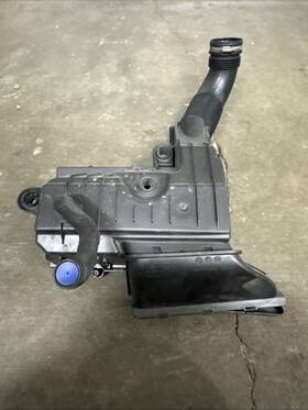 1085161501 Audi A3 2015 S-line 2.0t Turbo Oem Intake Manifold Air Filter Box Housing