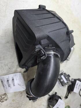 319.au1t22 Audi 19 20 21 22 23 24 A8 Air Cleaner Box 3.0l Gas Part # 4n0 133 824 Ac