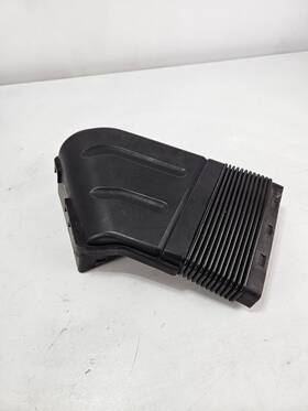 8e0129618 Audi 05-08 A4 Quarter Air Filter Engine Intake Tube Pipe Oem 040522