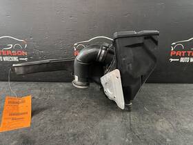 8w0133837q Audi 17-20 A4 Air Intake Cleaner Filter Box With Tubes 2.0
