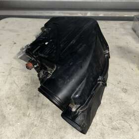 01.11.22.69 Bmw 2009 - 2012 7 Series 750i Li F01 F02 4.4 N62 Engine Air Intake Box Left Oem