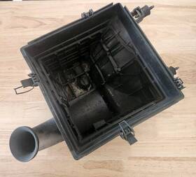 1247405 Bmw Z3 Roadster 1.9l Air Intake Box Housing Lower Oem