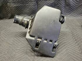 13717537667 Bmw E60/e61 5-series N52 Engine Intake Filter Housing Box