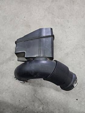 Bmw 13717548889-02 X5 E70 Air Intake Hose Duct Resonator 3.0l Oem