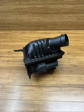 13718655835 Bmw 2020 - 2024 X1 F48 2.0l Engine Air Cleaner Intake Filter Box Oem Note 13718655835 Bmw 2020 - 2024 X1 F48 2.0l Engine Air Cleaner Intake Filter Box Oem Note