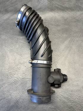 1743314 Bmw 96-98 Z3 Roadster 1.9l Intake Air/boot Oem