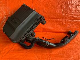 7556547.06 Bmw Oem 2007 335xi 335i Awd N54 Air Intake Filter Box With Arm - 1371 7556547.06 Bmw Oem 2007 335xi 335i Awd N54 Air Intake Filter Box With Arm - 1371