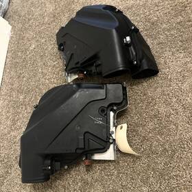 7577455 Bmw 2007-2013 X5 4.4l - Air Intake Filters Housing / Box Oem