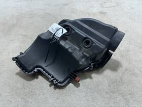 7601905 Bmw 2011-2016 550i Right Engine Air Intake Filter Box / Housing Oem