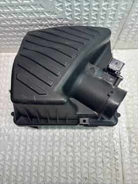 84446476 Buick 2016-2020 Envision Air Cleaner Intake Filter Housing Box Oem