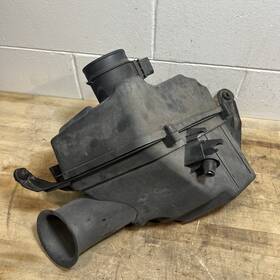 0529525 Cadillac 2004-2008 Sts 3.6l Intake Box Housing Airbox W Sensor Oem