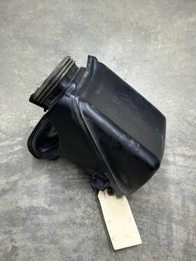 1054672502 Chevrolet 11-16 Oem Chevy Cruze Air Cleaner Sound Resonator Box 13337770 Gm Unit Assembly 1054672502 Chevrolet 11-16 Oem Chevy Cruze Air Cleaner Sound Resonator Box 13337770 Gm Unit Assembly