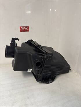 Chevrolet 20845982 12 - 16 Impala Air Cleaner Box Oem P/n