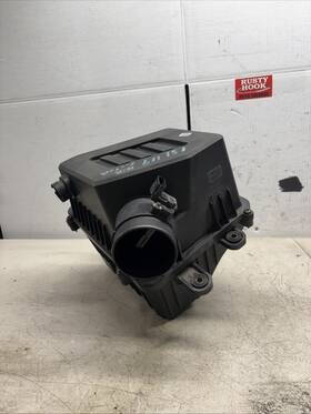 Chevrolet 20861417 2013 Equinox Air Intake Cleaner Box