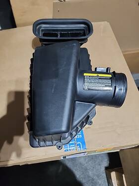22959778 Chevrolet 23-25 Silverado Sierra 2500 3500 6.6l Air Cleaner Box Intake Lid Cover Oem