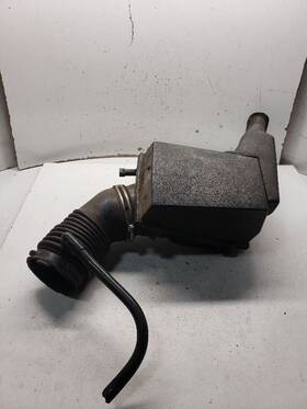 25096770 Chevrolet Air Cleaner 3.1l Base Fits 91-93 Beretta 1475438 25096770 Chevrolet Air Cleaner 3.1l Base Fits 91-93 Beretta 1475438
