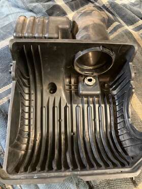 25170032 Chevrolet 1996-99 Chevy Gmc Suburban Tahoe Yukon 5.7 Lower Air Cleaner Housing Oem