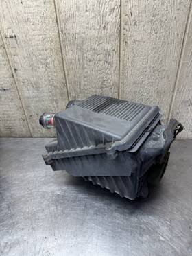 25312856 Chevrolet 99-07 Gm Silverado Sierra Tahoe Yukon 5.3l Engine Air Cleaner Filter Box Oem 25312856 Chevrolet 99-07 Gm Silverado Sierra Tahoe Yukon 5.3l Engine Air Cleaner Filter Box Oem