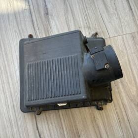 25334489 Chevrolet 01-03 Chevy/gmc Duramax Lb7 Ir Cleaner Intake Lid