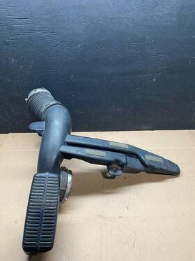 25862231 Chevrolet 2010-2013 Tahoe Hybrid 6.0l Air Cleaner Box Duct Tube Hose F3515