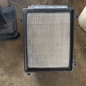 500222 Chevrolet 2009 Tahoe 6.2l Bottom Air Cleaner Half Oem Chevy Part