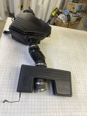 8152903750 Chevrolet 04-06 Gmc Hummer Colorado 3.5 Air Intake Cleaner Filter Box With Tubes And Meter