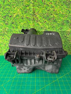 96910358 Chevrolet 13-16 Spark Intake Air Cleaner Box Oem