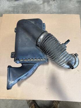 68232657aa Dodge Trucks 2014 - 2018 Ram 2500 / 3500 6.4l Air Cleaner Box Complete Oem