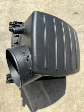 05038546ab Factory/oem 2017-2024 Dodge Durango Jeep 6.4l Air Cleaner Filter Housing