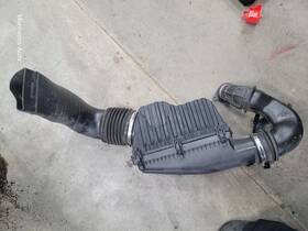 319.fd1f24 Ford Mustang 2024 Air Cleaner 2112487 319.fd1f24 Ford Mustang 2024 Air Cleaner 2112487