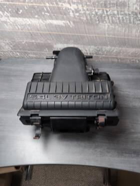 44zh-1715-a Ford 05-06 Expedition 5.4l 3v Air Cleaner Filter Box