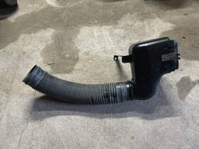 D9ht-9c676-bb Ford 1995 F-800 - Air Filter Cleaner Intake Tube 429 Lima Engine