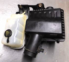 Cl146a987aa Ford Trucks 2012 Expedition Lincoln Navigator Air Cleaner Box / Coolant Reservoir Oem