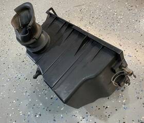 Vp1l2u-9a612-ae Ford 02-05 Explorer Lower Air Box P/n 4.6 Genuine Oem Used Part