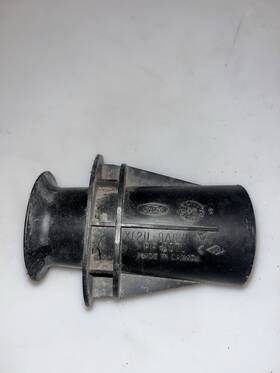 Xl2u-9a675-aa Ford Xl2u9a675aa 06 Ranger Air Cleaner Intake Tube Oem