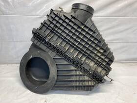 03-42776-00 Freightliner Cascadia Air Cleaner - Used P/n 034277600