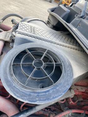 P610256 Freightliner Cascadia Air Cleaner - Used P/n