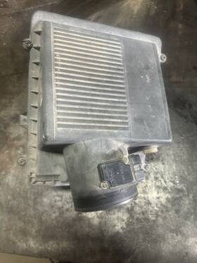 25323398 General Motors 2001-2004 Gm Duramax 6.6l Lb7 - Air Cleaner Box Oem
