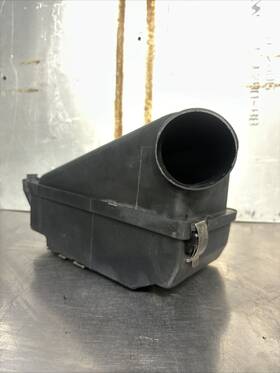 25098949 Gm 1995-97 Sonoma And S10 2.2 Air Filter Housing Box