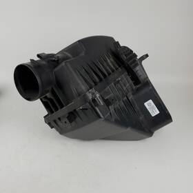 85537570 Gm Used 2020-23 Silverado Sierra Duramax 3.0l Diesel Air Cleaner Housing