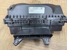 Gm-84843730 Gm Blem 2018-24 Chevy Express Van 2500/3500/4500 Air Cleaner Assembly With Broken Tab
