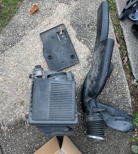 88894276 Gm Trucks 00-06 Suburban Air Intake Filter Box With Tubes And Meter
