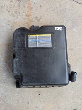 Gmc 15175150 2002 - 2009 Envoy 4.2l Upper Air Cleaner Box Housing Oem