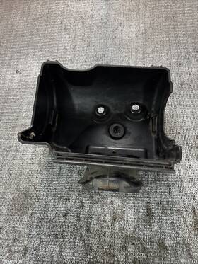 25165748 Gmc Sierra 3500 Air Filter Housing Assembly Bottom 2000