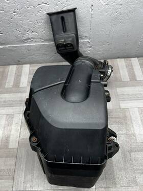 17202pnb010 Honda 2002-2006 Cr-v Engine Air Cleaner Filter Box Intake Tube Assembly Oem