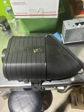 8290229 Hummer 2003-2007 H2 6.0l V8 Engine Air Intake Cleaner Filter Housing Box Oem