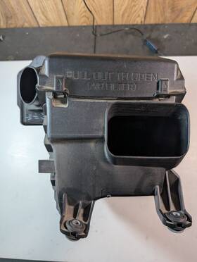 28100-c2330 Hyundai 15-17 Sonata 2.4l Air Intake Cleaner Box Oem
