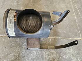 319.xxxx01 Isuzu Used 01 Npr Gas 5.7 Air Cleaner Box Ship As Shown Los Angeles