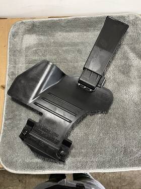 04891646-ad Jeep 2007 Patriot/compass Air Intake Plastic Duct Shroud Battery Cover Oem Used
