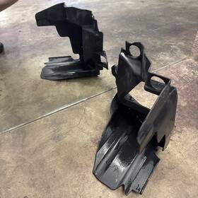 05038549ac Jeep Grand Cherokee Srt 12-21 Oem Air Filter Box Plastic Housing Trim Bracket